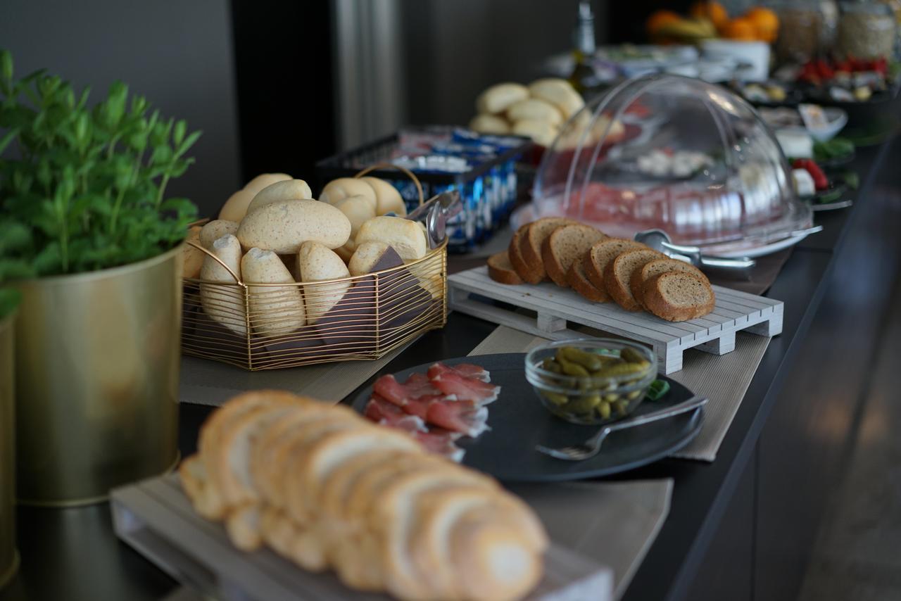 Hotel Aplo - Breakfast Experience 체르비아 외부 사진