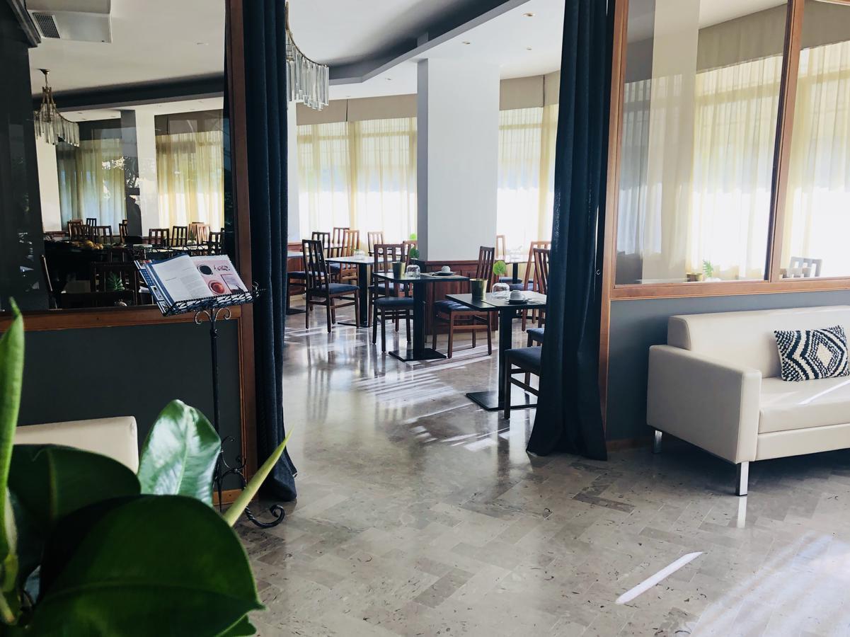 Hotel Aplo - Breakfast Experience 체르비아 외부 사진