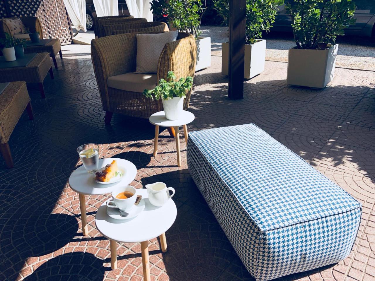 Hotel Aplo - Breakfast Experience 체르비아 외부 사진